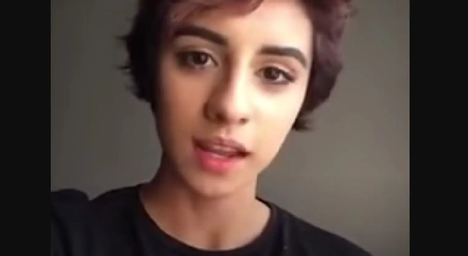 También arremetió en contra de sus padres por no permitirle hacer lo que quisiera hasta que fuera mayor de edad o viviera sola.