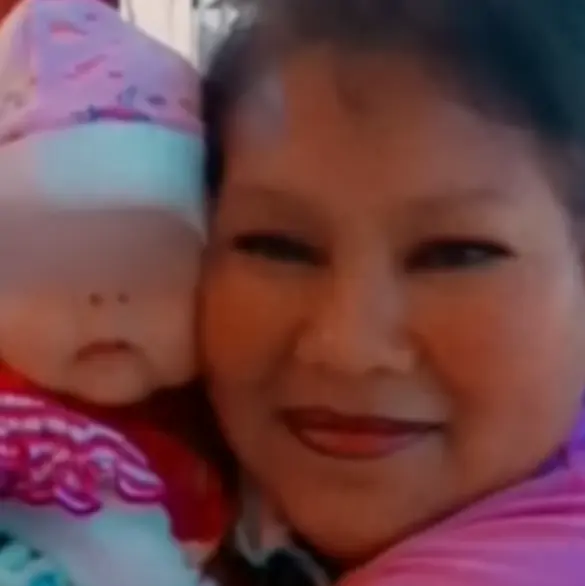 Difunden nuevo video de Alicia y su nieta buscando ayuda tras explosión de pipa en Iztapalapa