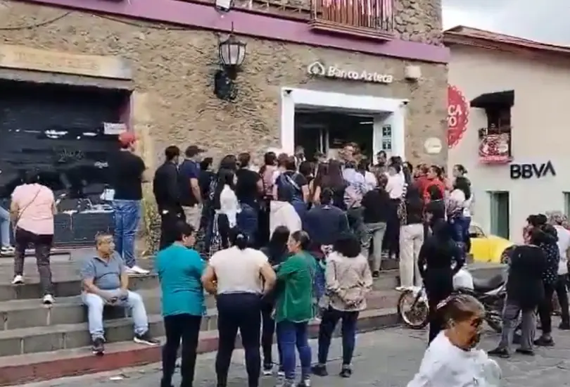 Cae cortina de Banco Azteca sobre niño de seis años en Tepoztlán; está gravemente herido Cae cortina de Banco Azteca sobre niño de seis años en Tepoztlán; está gravemente herido