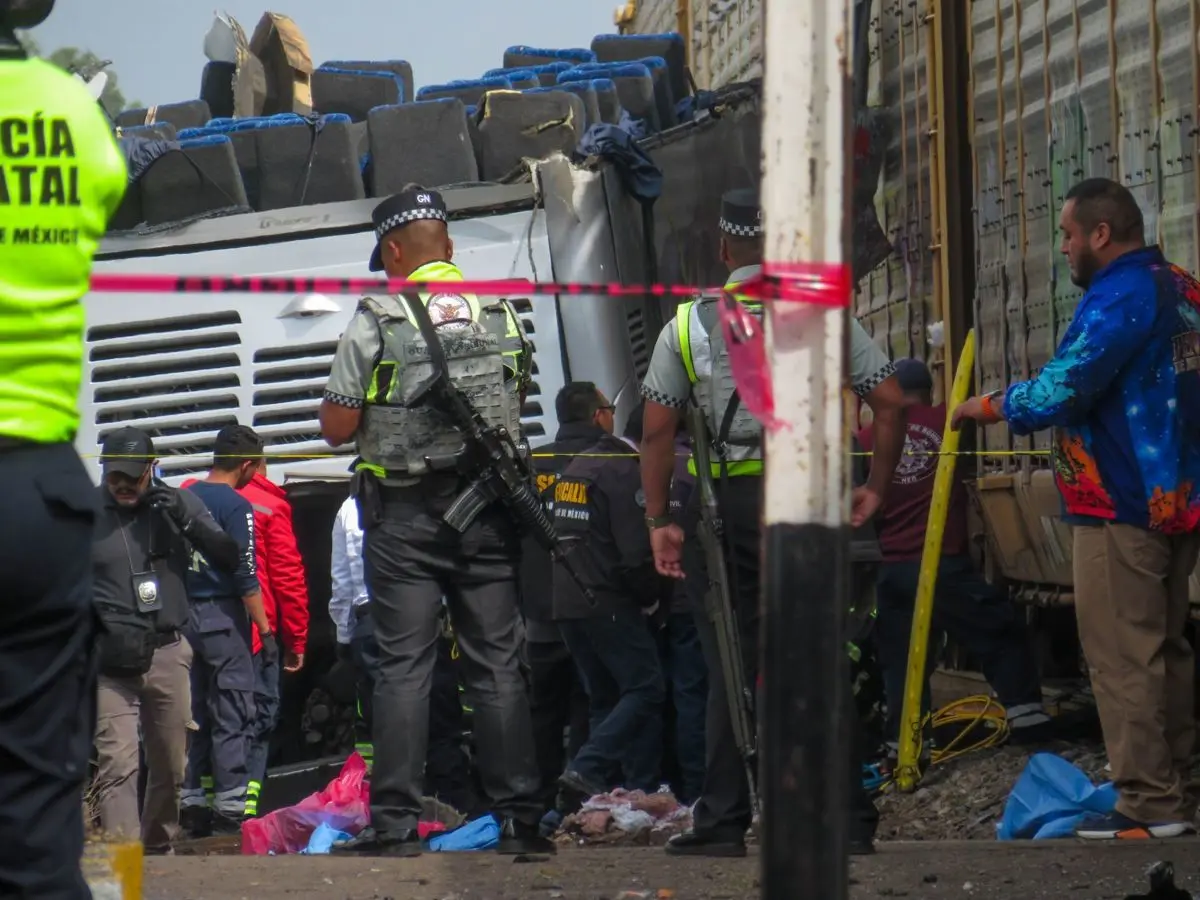 La investigación apunta a que el accidente pudo haberse evitado si el conductor hubiese respetado la señalización y estado atento a las condiciones de tránsito. Cuartoscuro.
