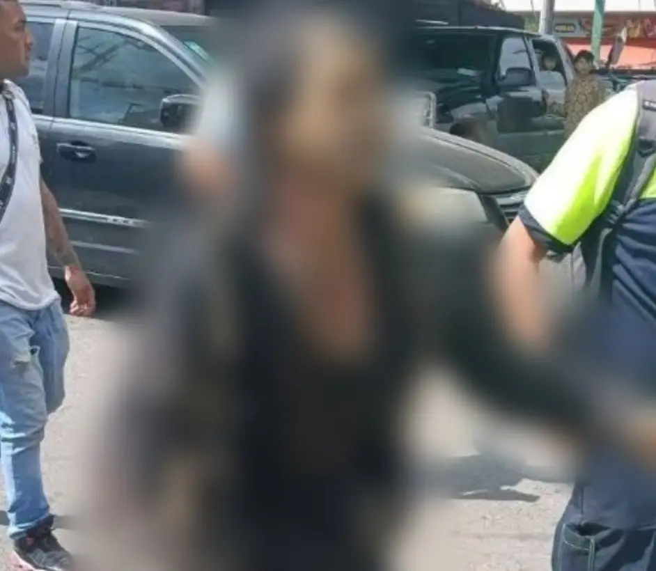 Abril Díaz es la joven que aparece en uno de los videos caminando tras la explosión. Especial.