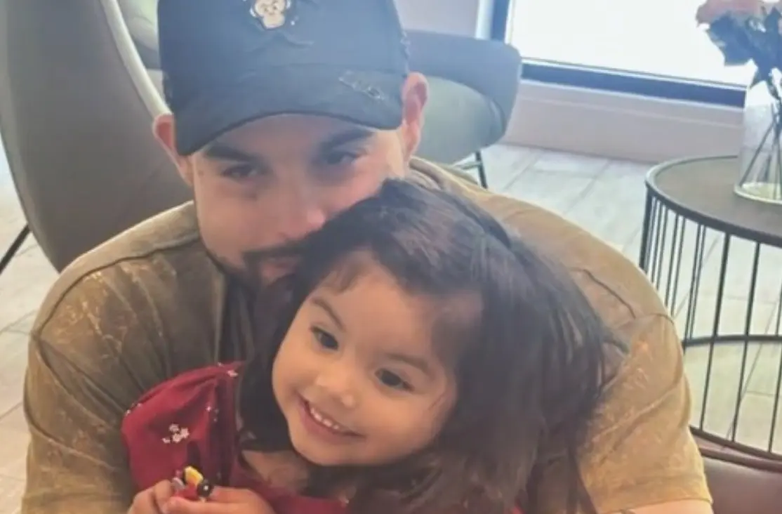 Hasta ahora Emiliano Aguilar es el único que tiene hijas. La mayor se llama Aislinn Ángela Aguilar y a la menor no la ha presentado en público ni ha revelado su nombre.