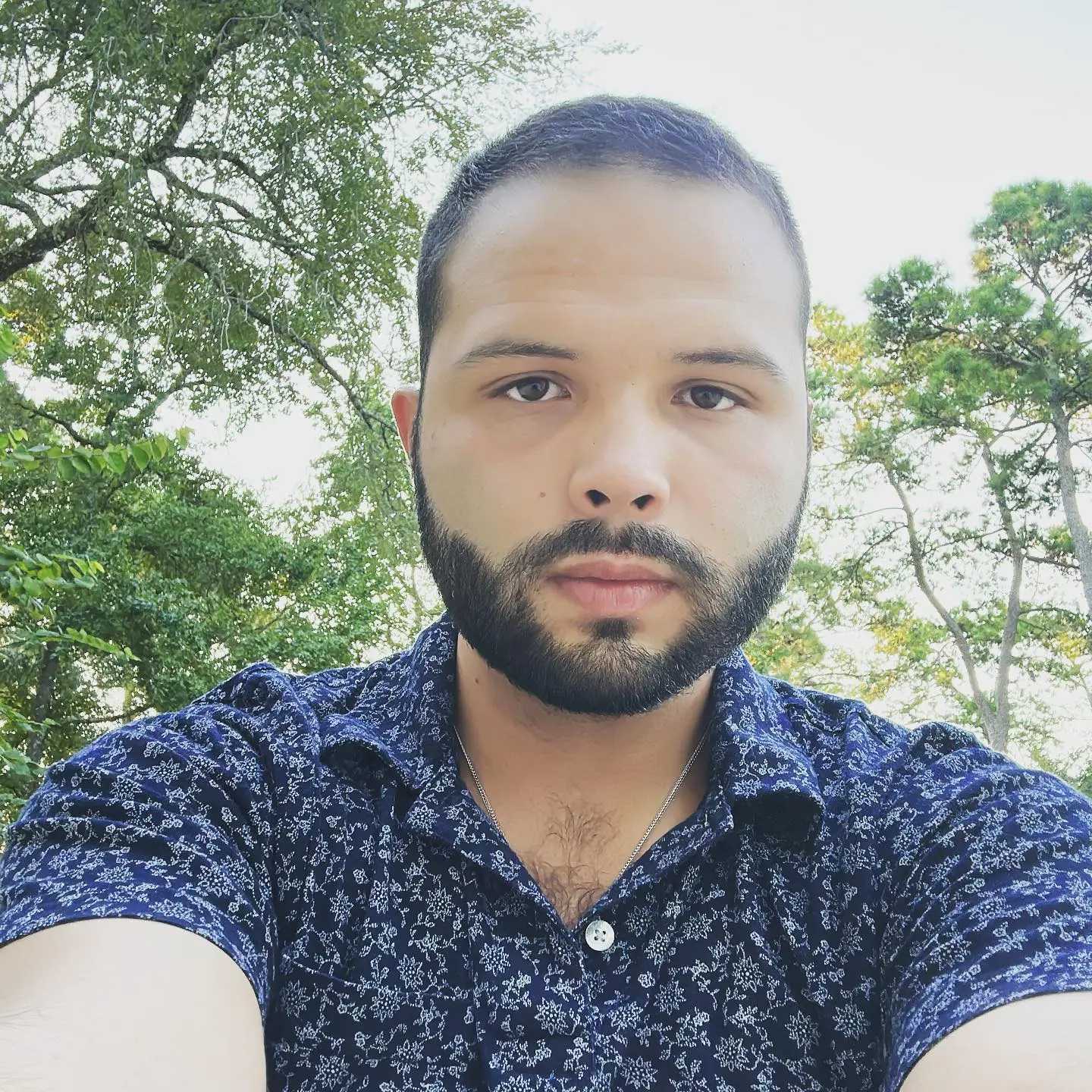 Tiene 26 años y es el hijo mediano de Pepe Aguilar y Aneliz Álvarez. Comenzó su carrera musical a los 12 años.