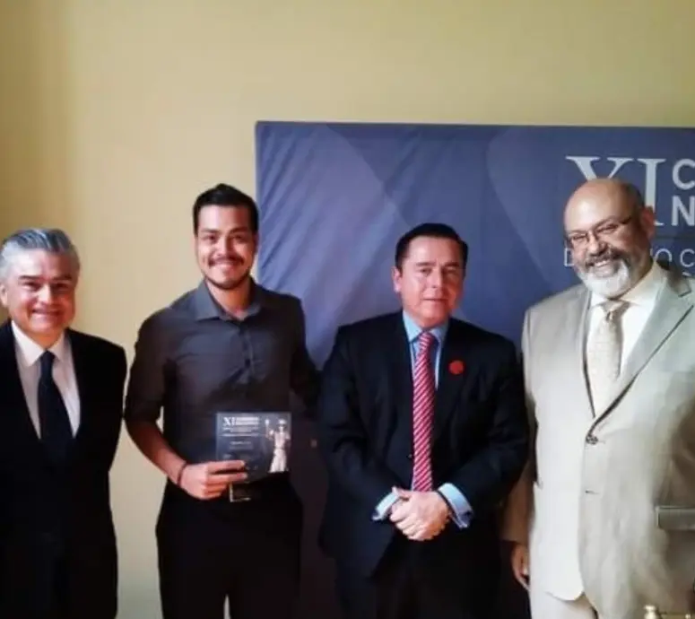 En su experiencia laboral destaca su paso como Coordinador en el Instituto Electoral del Estado de Zacatecas, así como su trabajo en Grupo Modelo entre 2019 y 2020. Facebook.