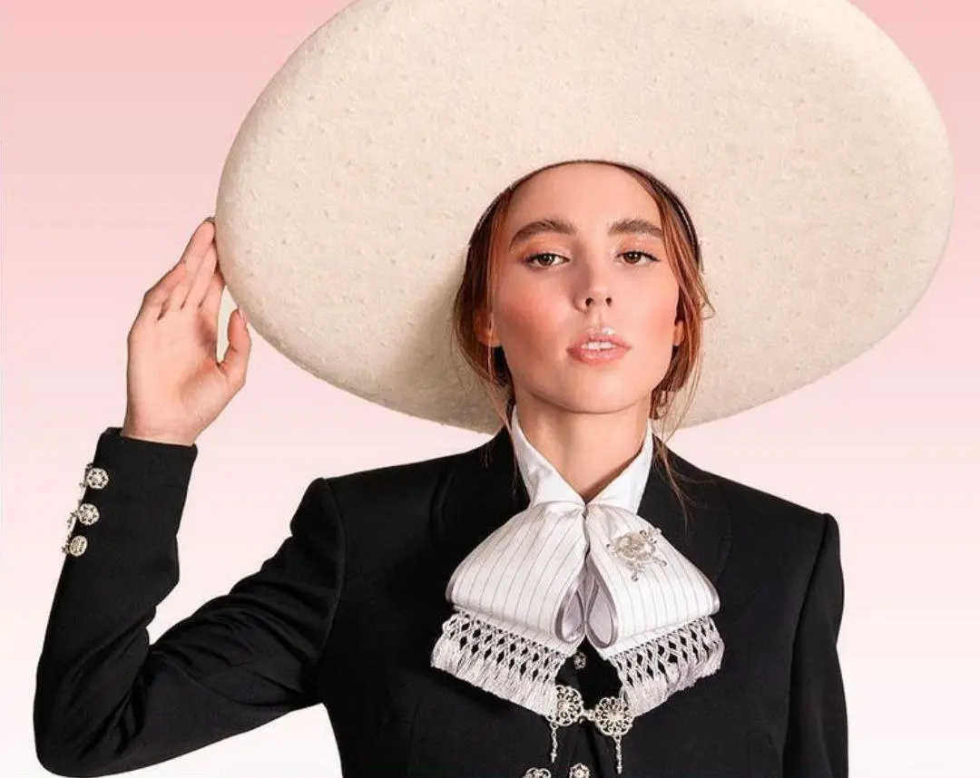 Tiene 31 años y es una de las hijas mellizas de Antonio Aguilar Jr. y Susana Carrillo. Debutó en la música en 2009, pero fue hasta 2020 que incursionó en el regional mexicano.