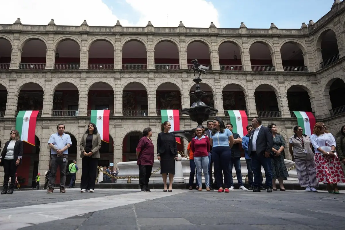 Las imágenes de Sheinbaum en Palacio Nacional. X: @GobiernoMX.