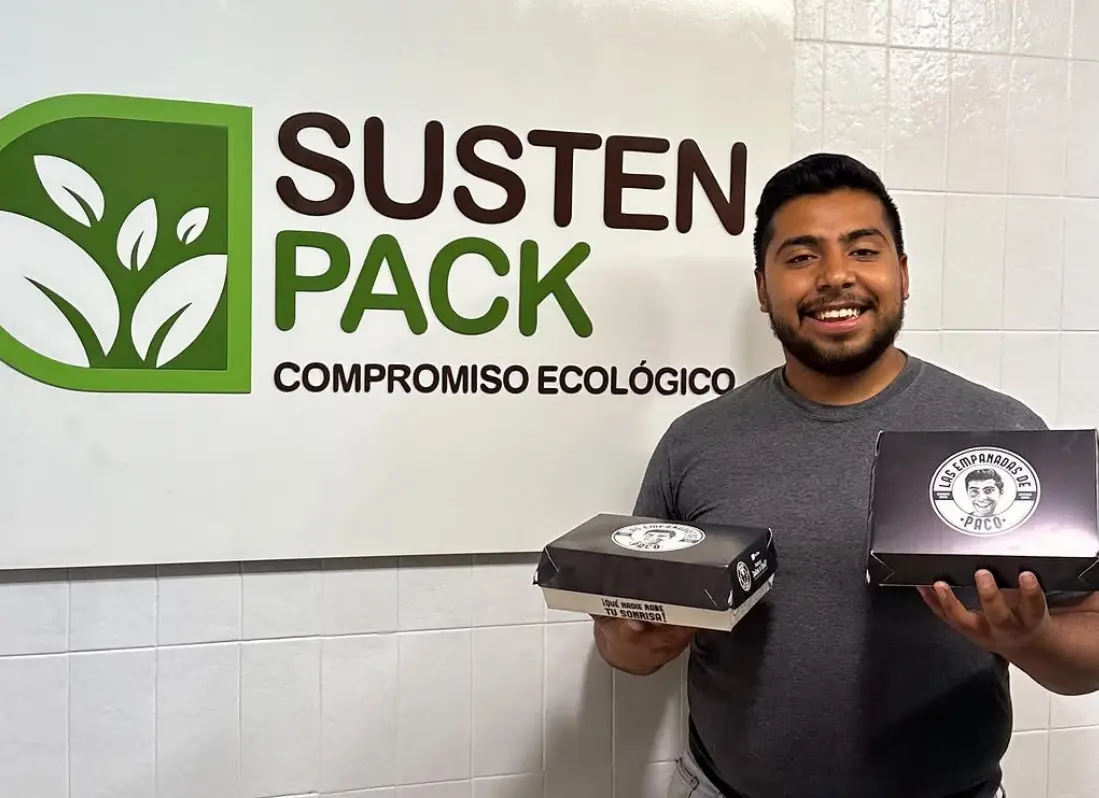 En Instagram suma más de 100 mil seguidores. Suele compartir videos de humor y tips de emprendimiento.