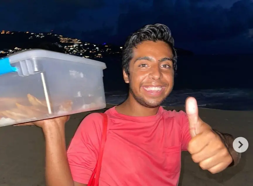 Su ingenio para vender productos llamó la atención del empresario Arturo Elías Ayub, quien pidió ayuda en redes para encontrarlo y posteriormente le propuso un negocio.