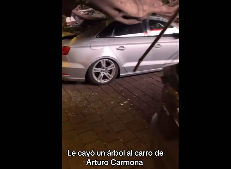 Auto de Arturo Carmona Redes sociales