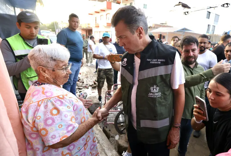 Pablo Lemus supervisa trabajos tras inundaciones en Puerto Vallarta Pablo Lemus supervisa trabajos tras inundaciones en Puerto Vallarta