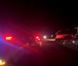 "Son mis hijos": Reportero en Puebla cubre accidente y rompe en llanto en vivo al descubrir a su familia