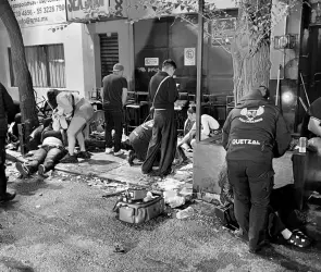 Conductor ebrio embiste a jóvenes en Azcapotzalco y se da a la fuga | VIDEO 