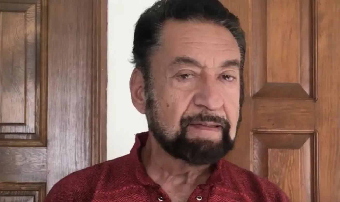 Era el encargado de dar el clima en el programa 'Hoy Mismo', al lado de Guillermo Ochoa, que después evolucionó a 'Hoy'. Falleció el 26 de enero de 2021 a los 80 años por complicaciones de COVID-19.