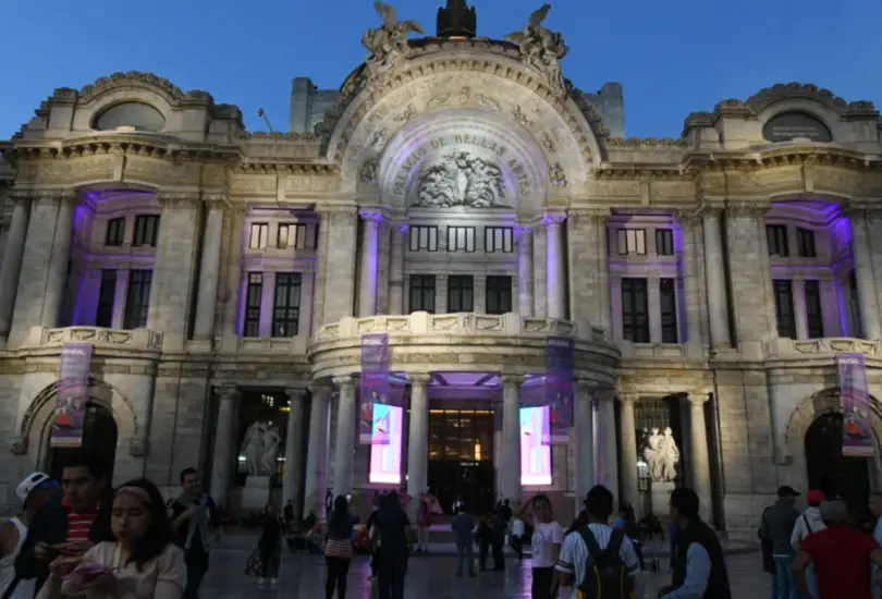 Además del concierto, el recinto ofrecerá visitas guiadas y talleres interactivos para que los asistentes vivan una experiencia completa. Además del concierto, el recinto ofrecerá visitas guiadas y talleres interactivos para que los asistentes vivan una experiencia completa.