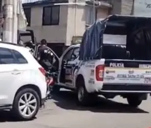 Sujeto roba Oxxo y vecinos lo linchan en Ecatepec