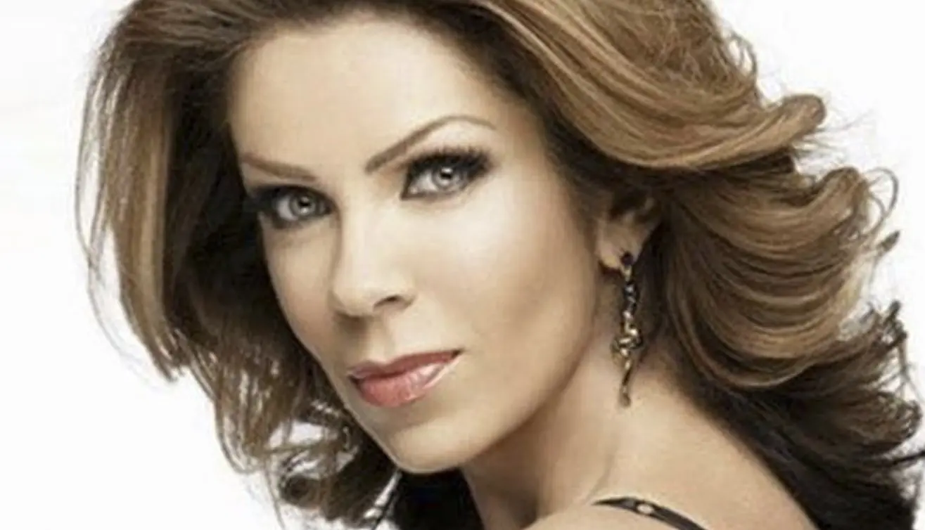 En 2021 fue señalada de presentar casos ficticios en 'Acércate a Rocío', aunque continuó con la versión 'Acércate a Rocío al límite' en TV Azteca.<br>