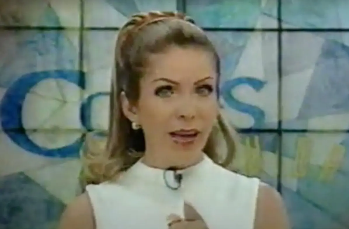 Antes de entrar al mundo del espectáculo, trabajó como maestra y posteriormente como sobrecargo en Aeroméxico.