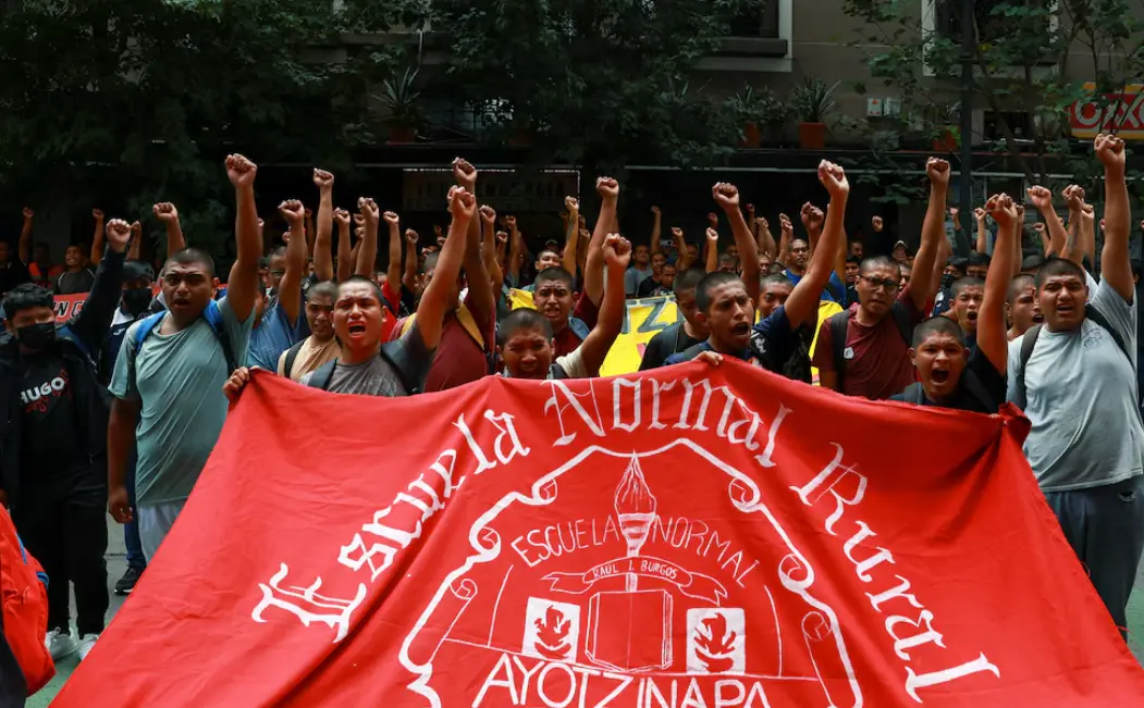 Padres, familiares y compañeros de los 43 estudiantes normalistas desaparecidos de Ayotzinapa. Especial