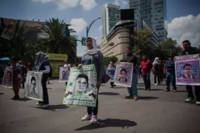 Ayotzinapa a 11 años: familias de los 43 desaparecidos exigen justicia y relatan su dolor