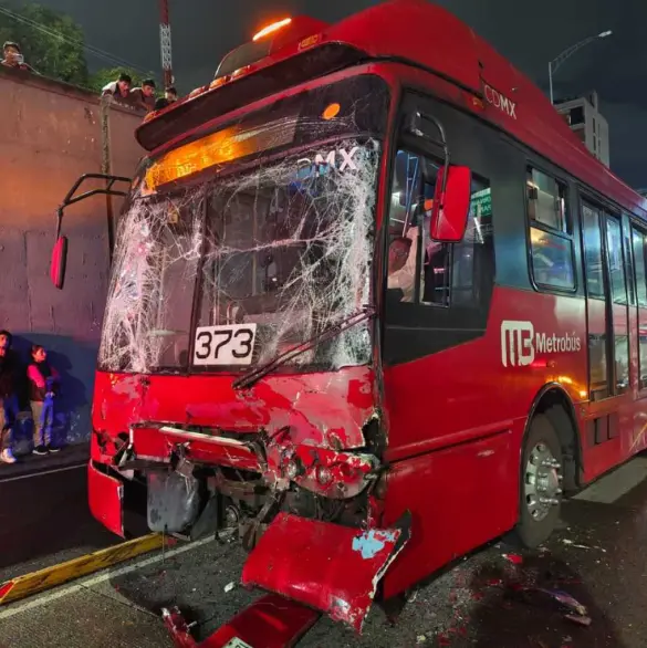 Choque en estación Xola del Metrobús deja 12 heridos y caos vial en la CDMX