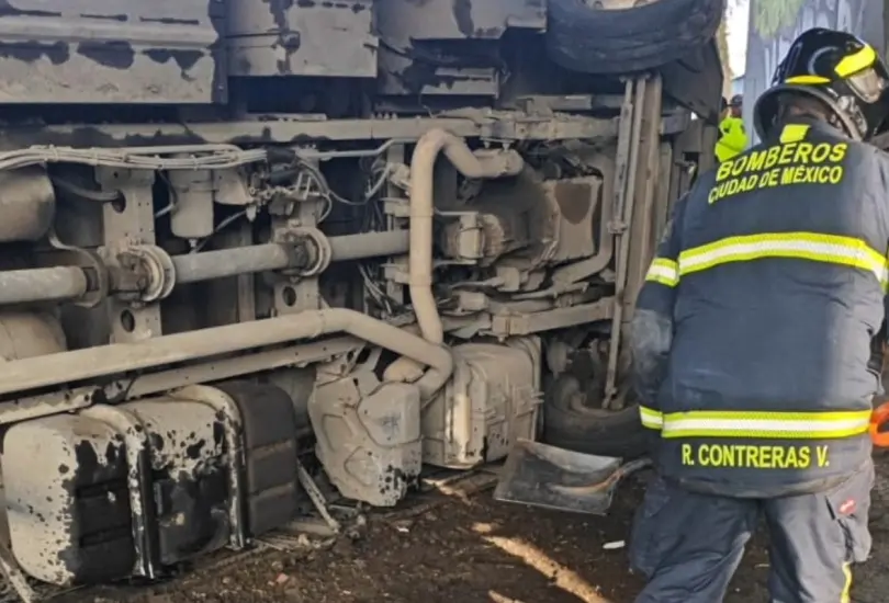 Camión de pasajeros vuelca en Zaragoza y deja cinco heridos