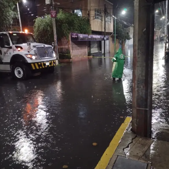 Tormenta rompe récords en CDMX y deja cientos de viviendas inundadas; cayó el equivalente a 12 mil albercas olímpicas