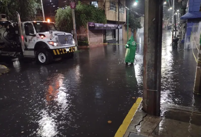 Lluvia rompe récords en CDMX y deja cientos de viviendas inundadas