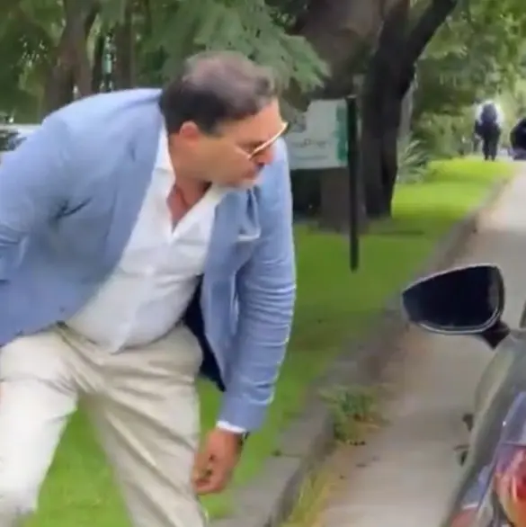 "Lord Bájate" detiene el tráfico en Lomas de Chapultepec para retar a golpes a otro conductor