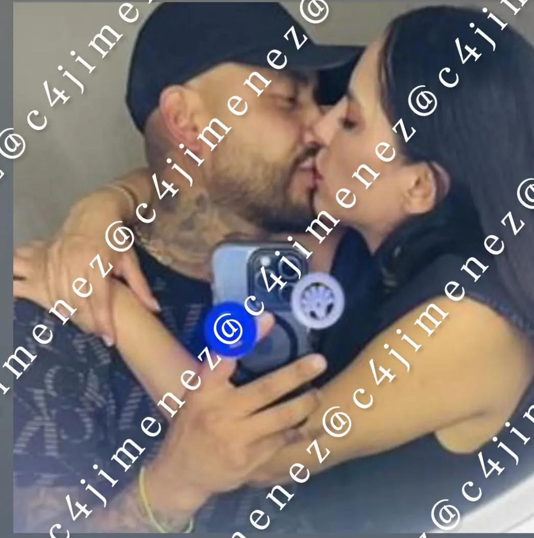 Filtran fotografía de Sandra Cuevas besando a El Topo Especial