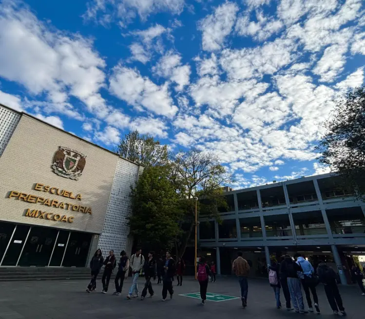 La alerta en la Prepa 8 ocurre en un momento en que la seguridad universitaria ha sido tema central por diversos episodios de violencia y mensajes intimidatorios. ENP 8.