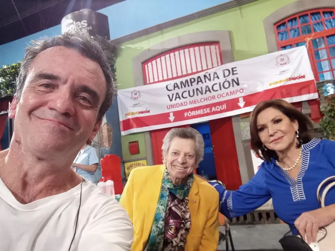Carlos Arau en Vecinos Facebook