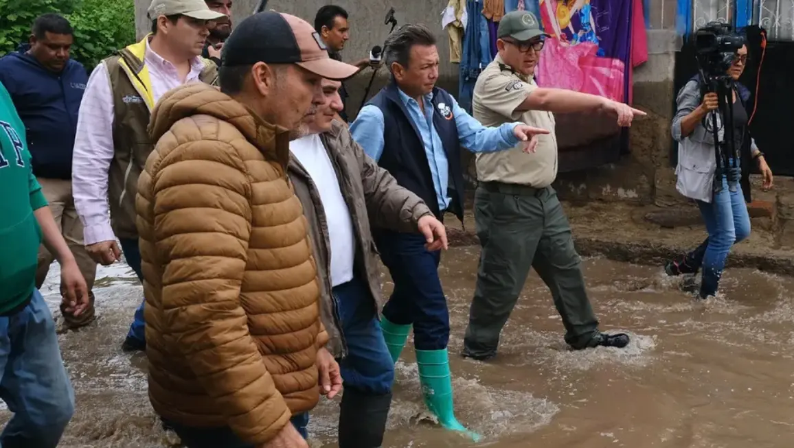 El gobernador acudió a recorrer las zonas afectadas por las inundaciones en Tototlán. Especial