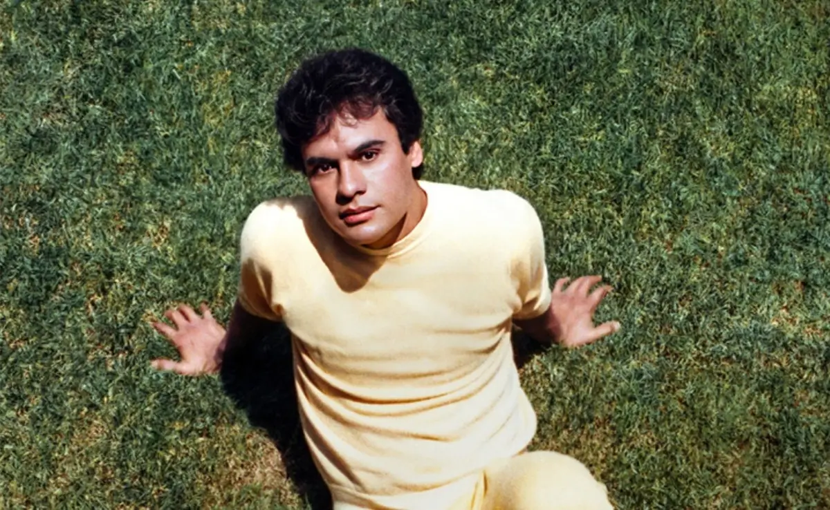 Juan Gabriel: Debo, puedo y quiero (30 de octubre). Videos in&eacute;ditos muestran la genialidad, los sacrificios y la dualidad entre la vida p&uacute;blica y privada del ic&oacute;nico cantante y compositor Juan Gabriel.
