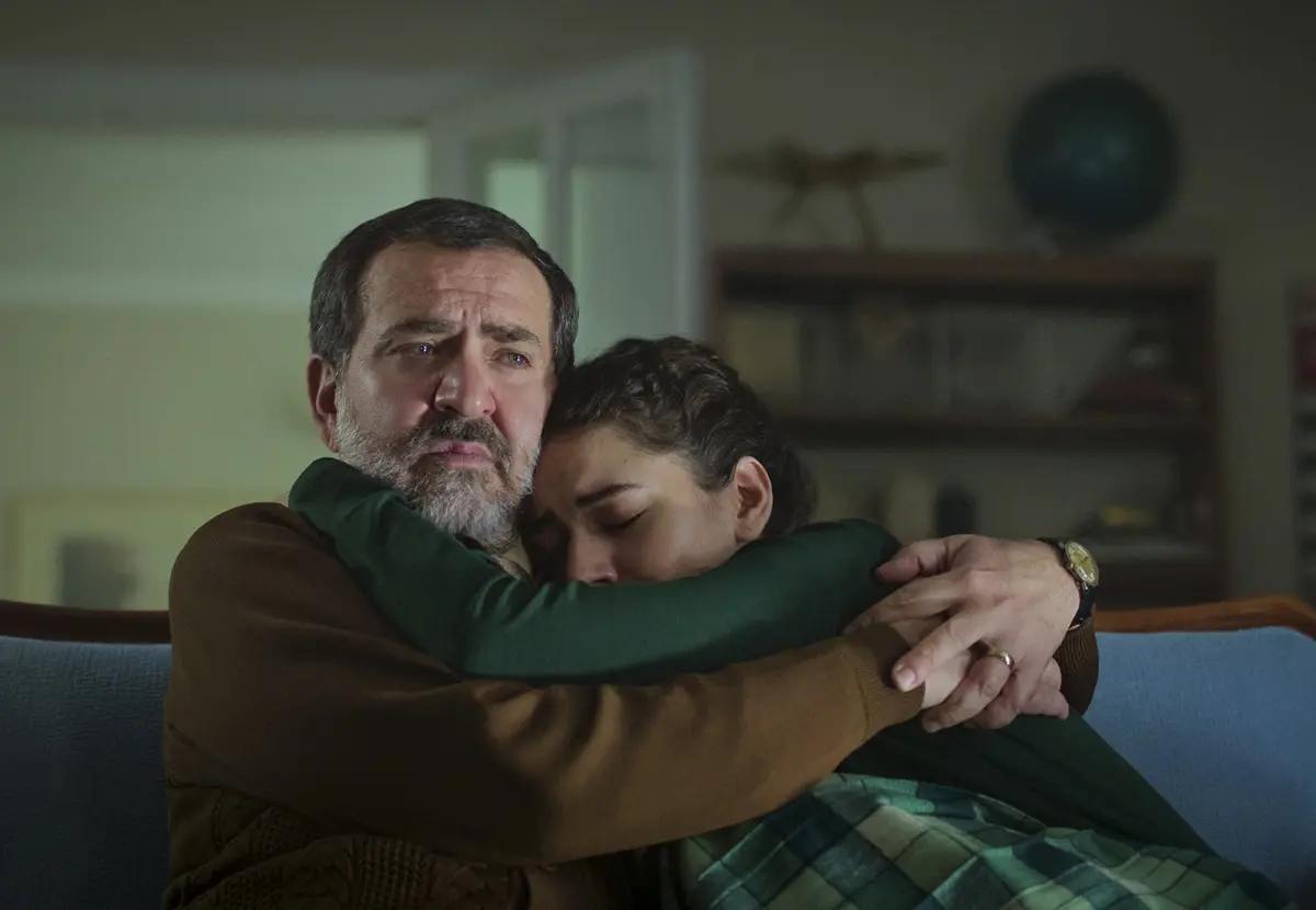 Nadie nos vio partir (15 de octubre). En medio de un divorcio, una madre enfrenta el estigma y una dolorosa separaci&oacute;n cuando su esposo se lleva a sus hijos en un conflicto que marcar&aacute; su vida.