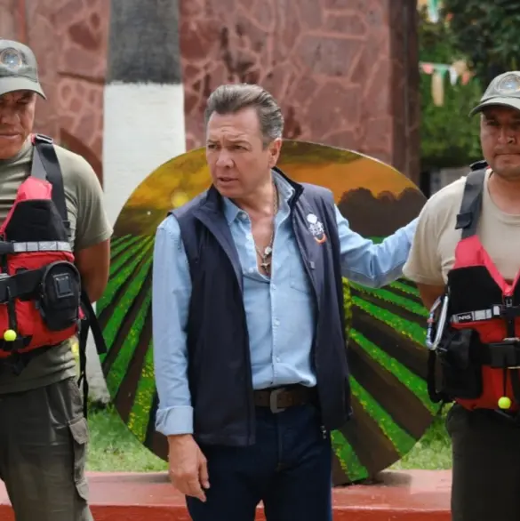 Pablo Lemus recorre Tototlán tras inundaciones