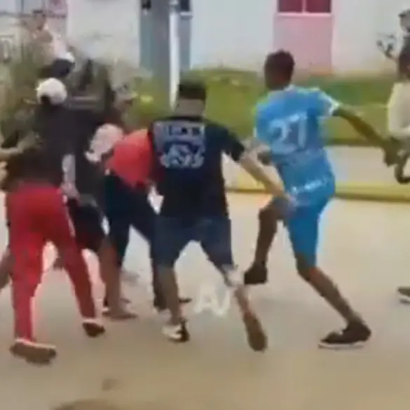 Golpeó a su esposa embarazada y terminó recibiendo brutal paliza de testigos