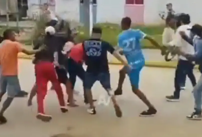 Golpeó a su esposa embarazada y terminó recibiendo brutal paliza de testigos