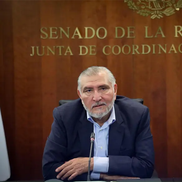 Ad&aacute;n Augusto evita responder tras acusaciones contra Rocha Moya