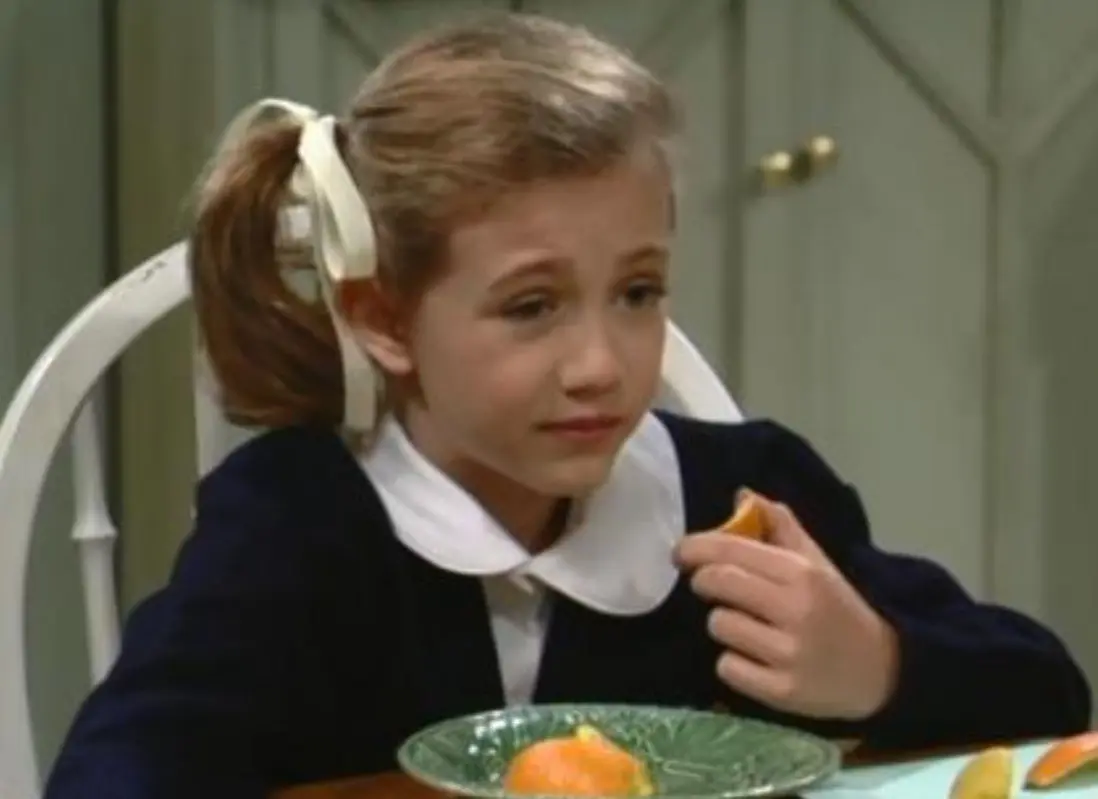 En la ficción, Madeline Zima interpretaba a Grace Sheffield, la menor de los hijos de Maxwell Sheffield. En la ficción, Madeline Zima interpretaba a Grace Sheffield, la menor de los hijos de Maxwell Sheffield.