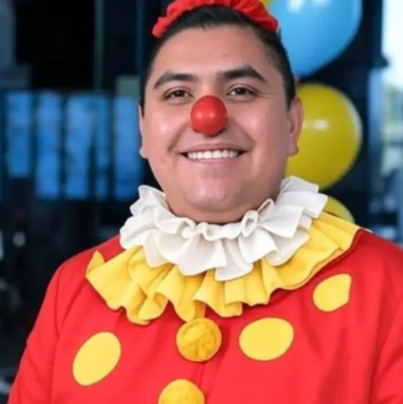 Diputado propone cárcel para quien haga memes y stickers sobre políticos; lo critican con memes