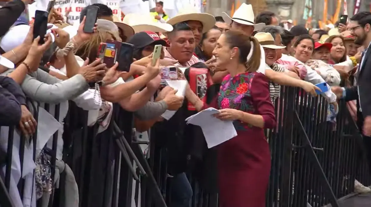 Sheinbaum saludó a sus simpatizantes en el Zócalo. Captura de pantallla.
