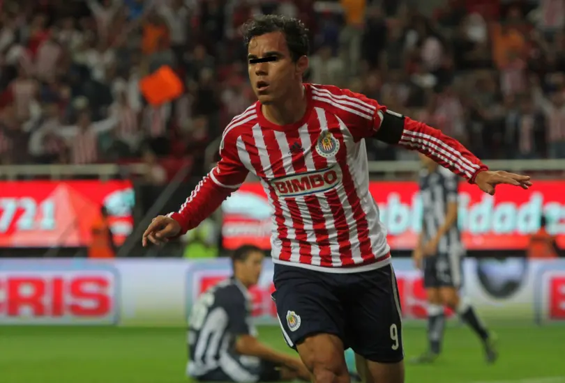 Fue un jugador destacado y máximo goleador histórico de Chivas.