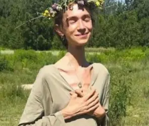 Joven vegana que &uacute;nicamente com&iacute;a fruta muere en Bali; s&oacute;lo pesaba 22 kilos