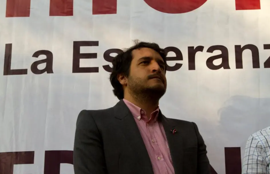 En total, un año, ocho meses y 14 días de supuestas asesorías por las que cobró más de medio millón de pesos. lopezobrador.org