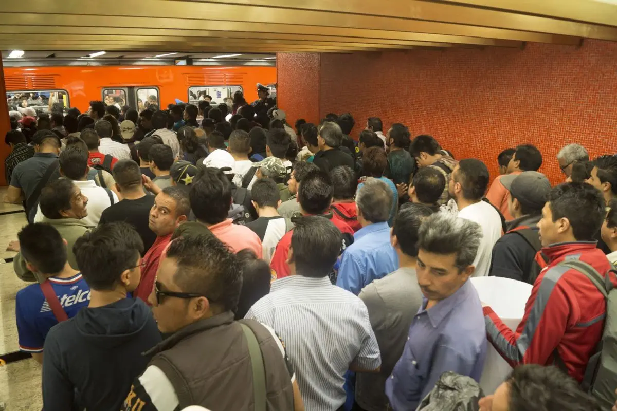 Esta opción busca ofrecer respaldo a los usuarios cuando los contratiempos del transporte público afectan su puntualidad. Cuartoscuro.