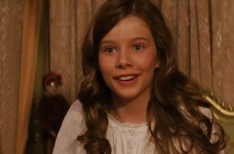 En la pel&iacute;cula, Rachel Hurd-Wood interpretaba a Wendy, una ni&ntilde;a que les cuenta historias sobre el Capit&aacute;n Garfio a sus hermanos para entretenerlos.