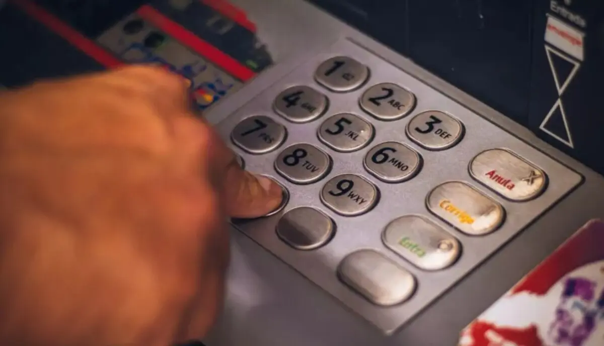  El trabajador logró quedarse con el dinero que le depositaron por error. 