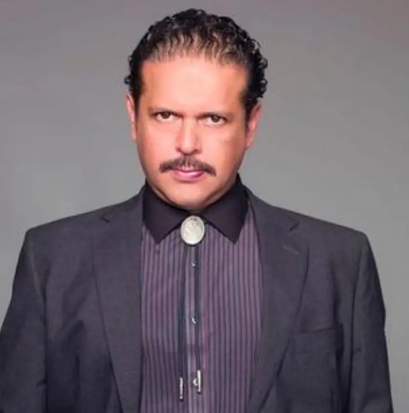 Ahora tiene 48 a&ntilde;os. Ha trabajado en series como 'Se&ntilde;ora Acero' y 'El Chema'.