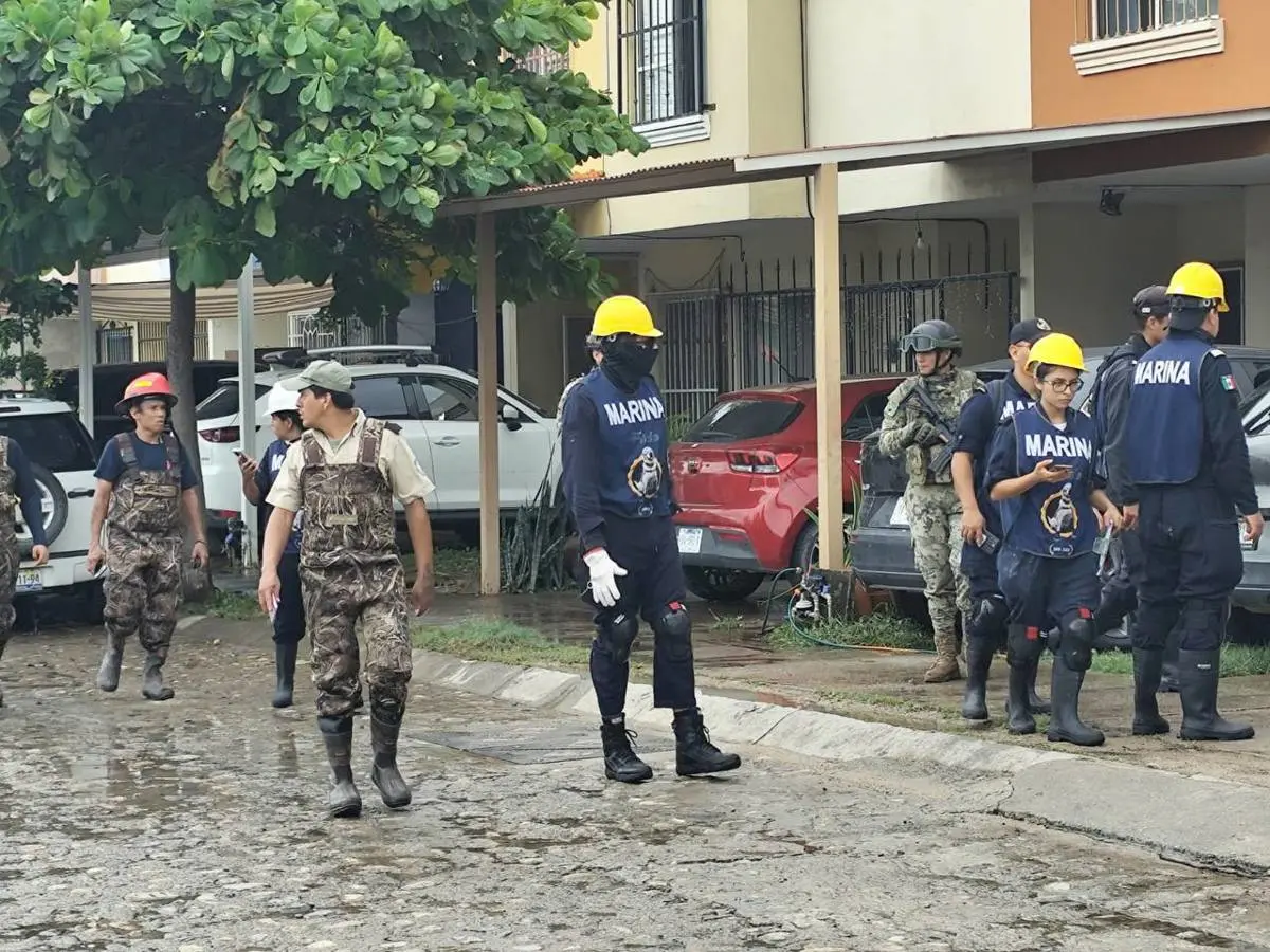 Operativo de rescate y asistencia para atender a las familias afectadas en Puerto Vallarta @PabloLemusN
