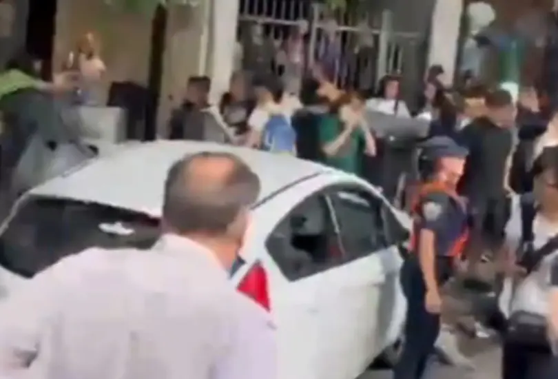 Abuelito pierde el control y atropella a siete personas en Córdoba Abuelito pierde el control y atropella a siete personas en Córdoba
